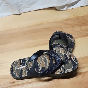 Old Navy Black and Camouflage Flip Flops